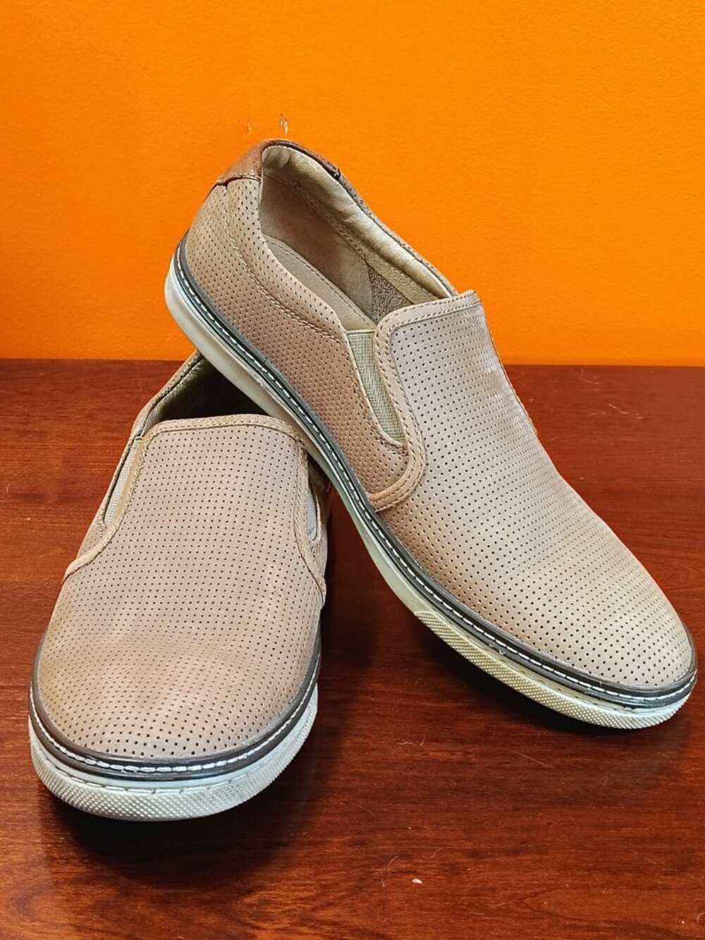 Johnston & Murphy McGuffey Tan Perforated Leather Slip-Ons Men's 10M